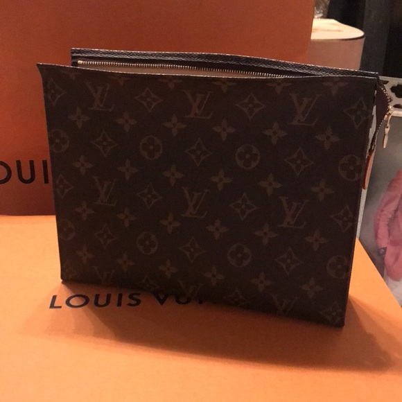 Louis Vuitton TOILETRY POUCH 26 - Picture 4 of 8